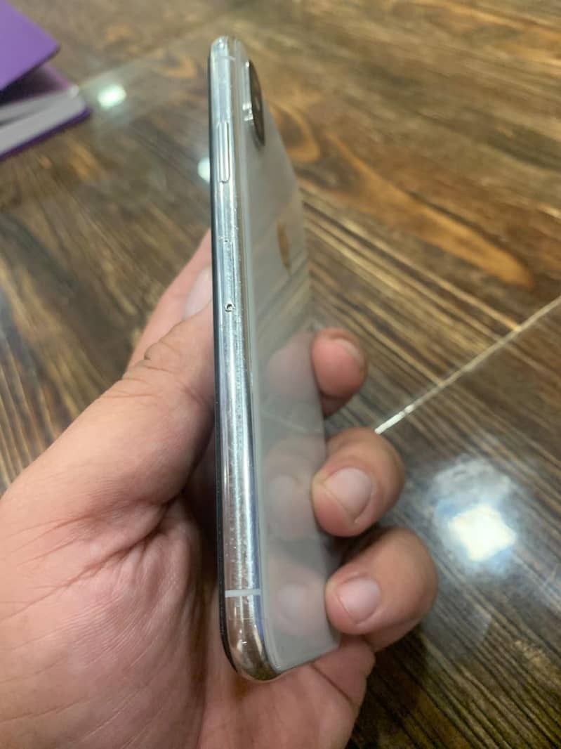Apple iPhone X 4