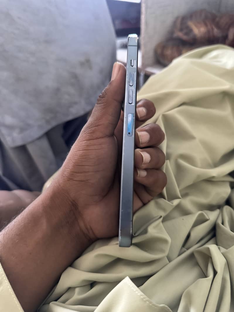 Apple iPhone 13 Pro Max 2