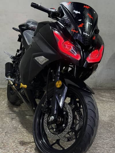 Kawaskai ninja zx10r 250cc 2025 model ( sports heavy bike )