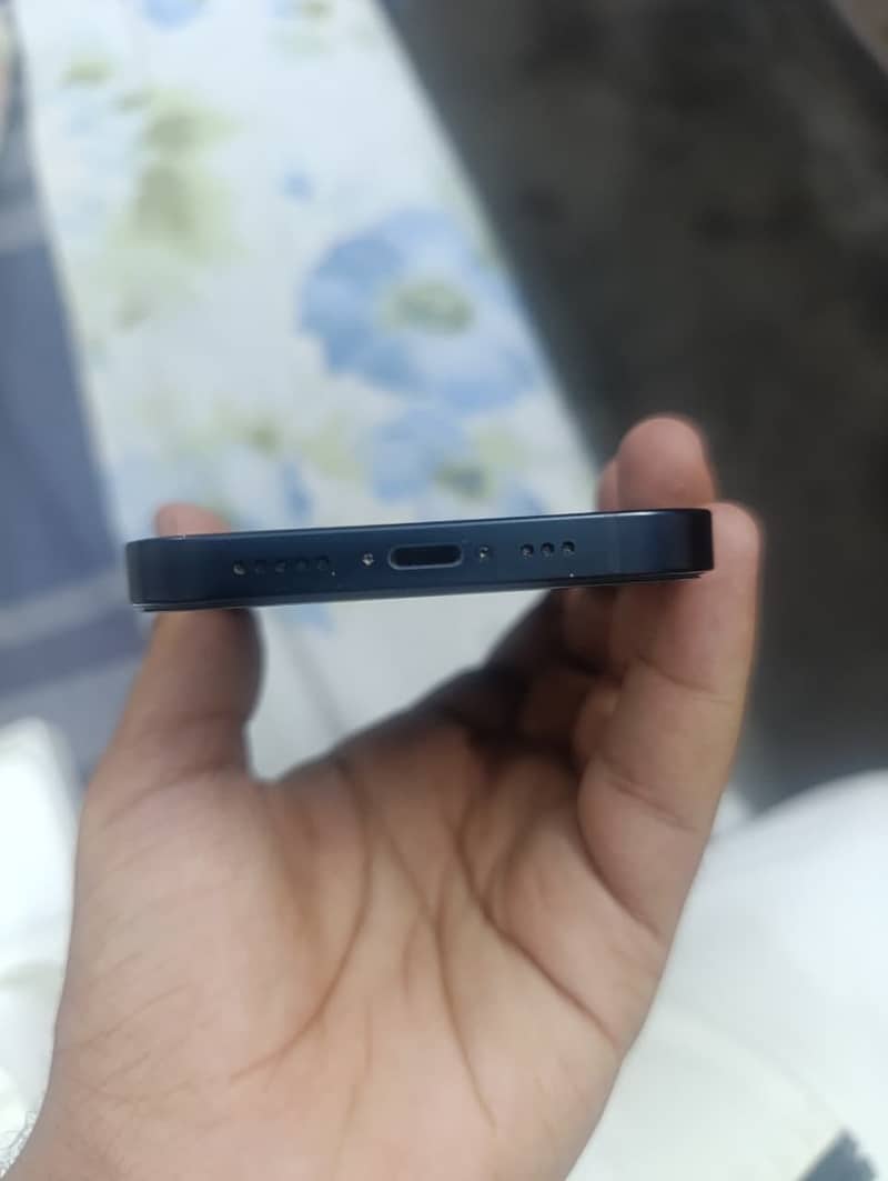 Apple iPhone 13 4