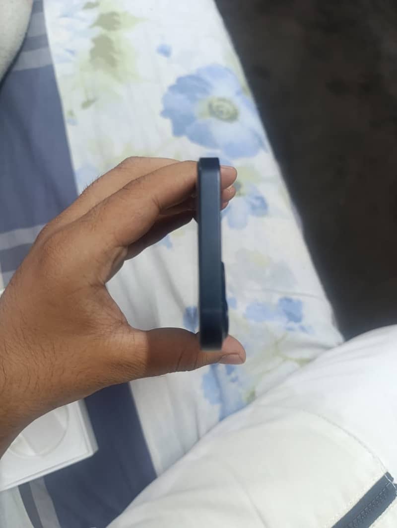 Apple iPhone 13 5