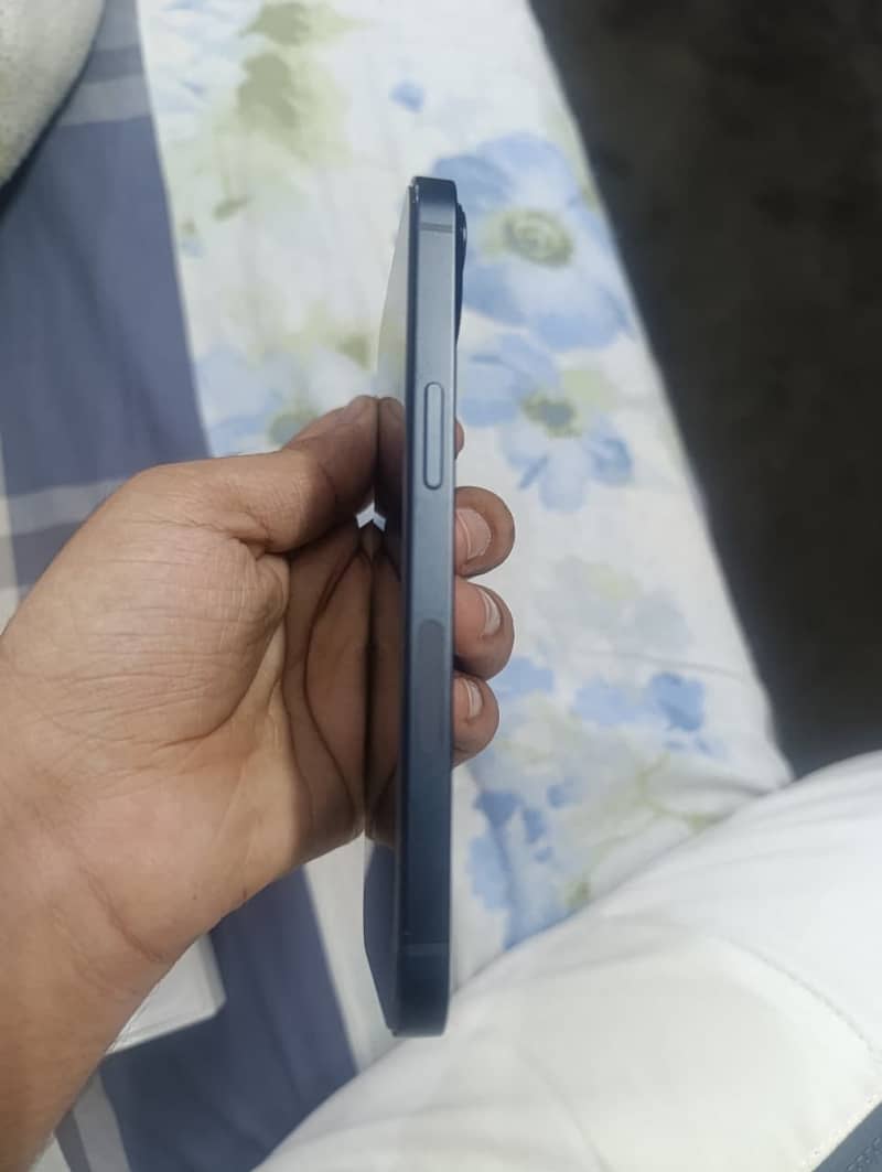 Apple iPhone 13 6