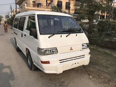 Mitsubiahi van like toyota hiace van