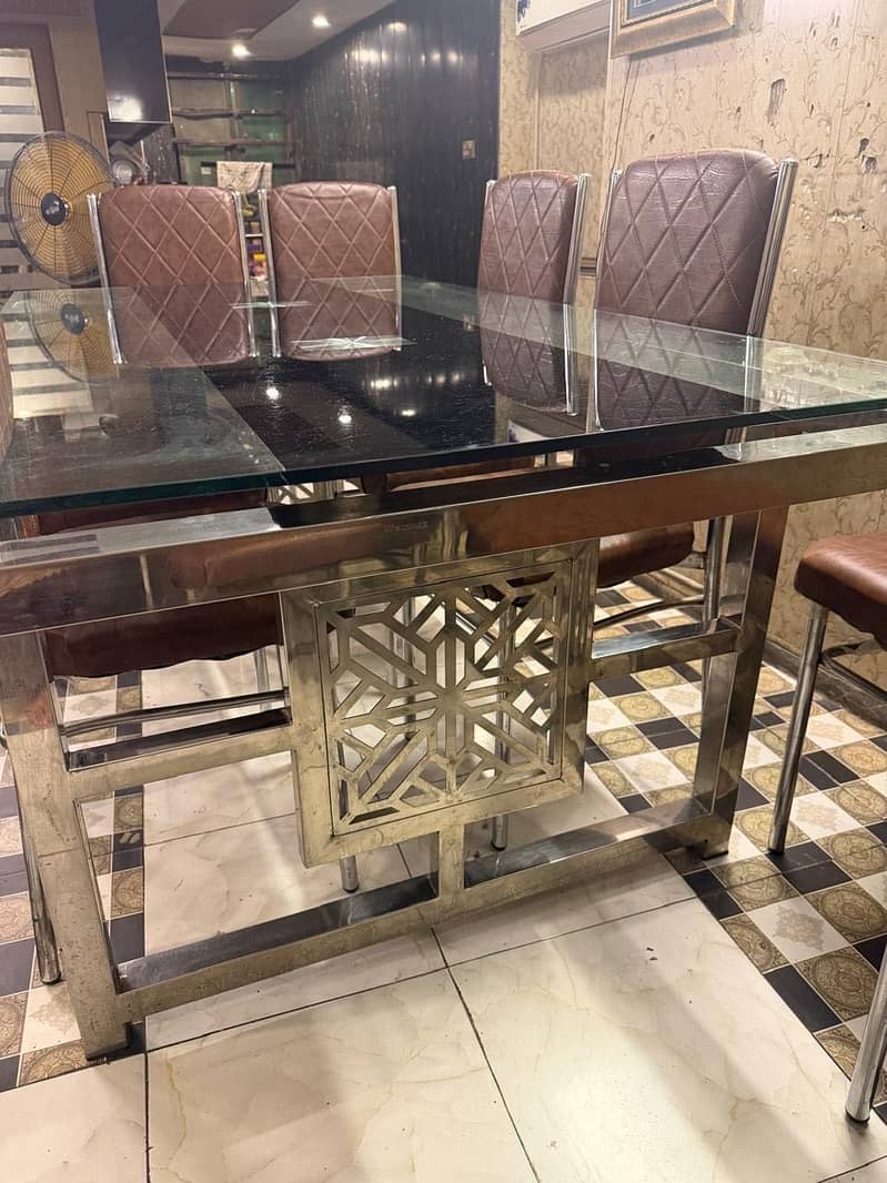 Dining table and dining chairs 4