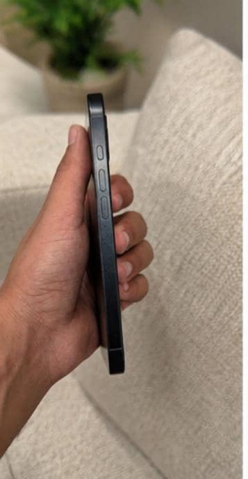 Apple iPhone 16 Pro 2