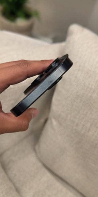Apple iPhone 16 Pro 3