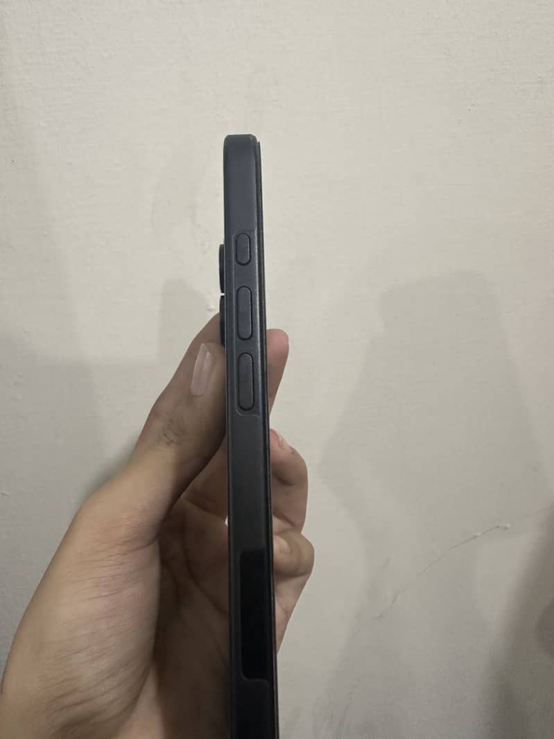Apple iPhone 16 2