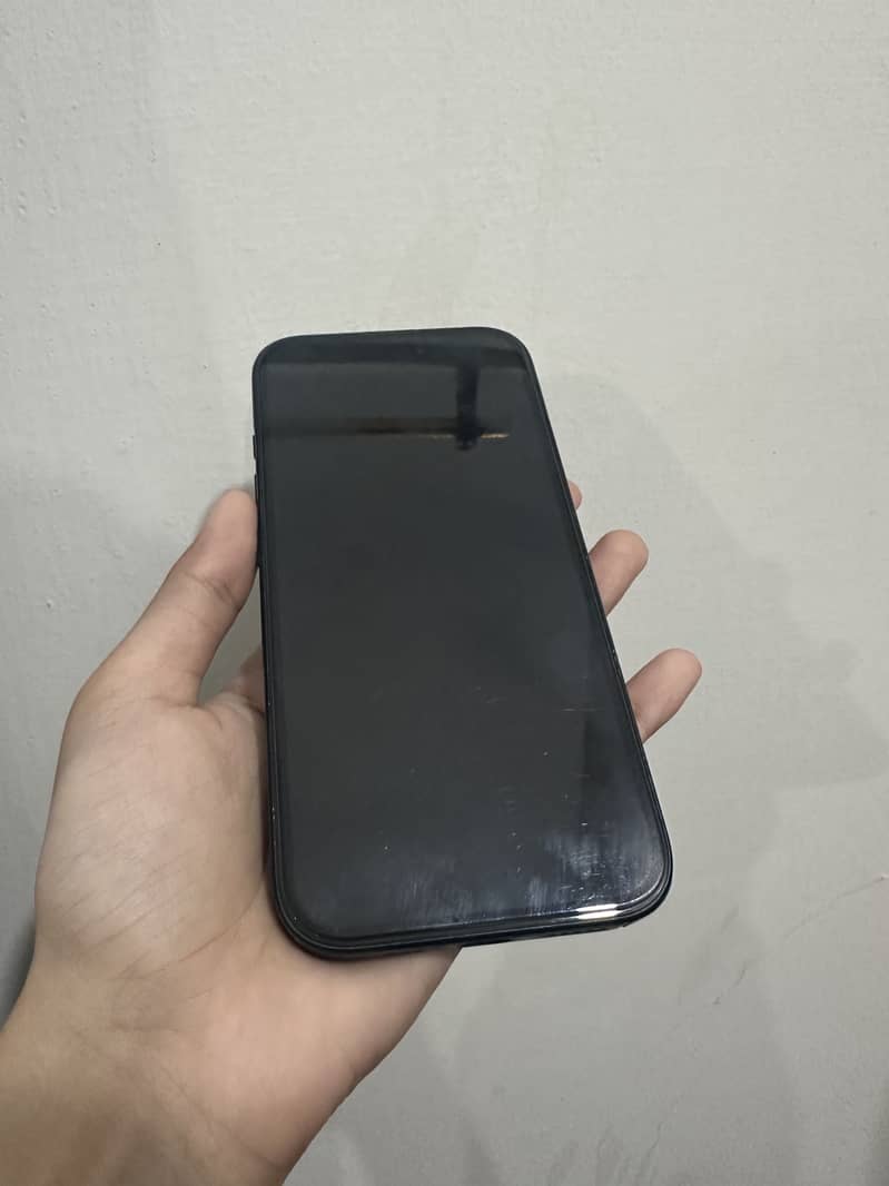 Apple iPhone 16 3