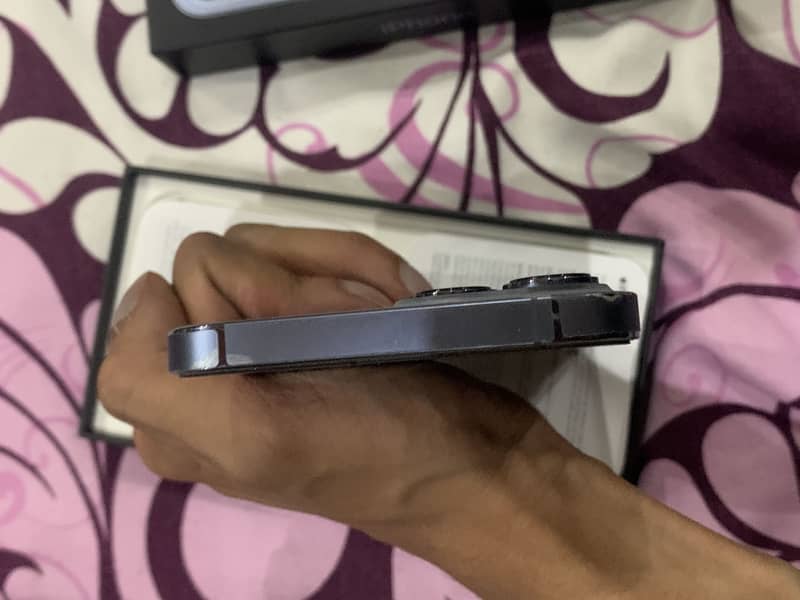 Apple iPhone 13 Pro Max 4