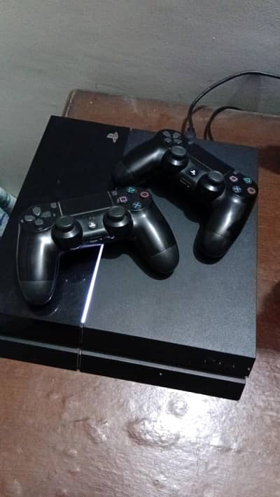 Plays Station 4 Fiat 500gb With 2 Controller