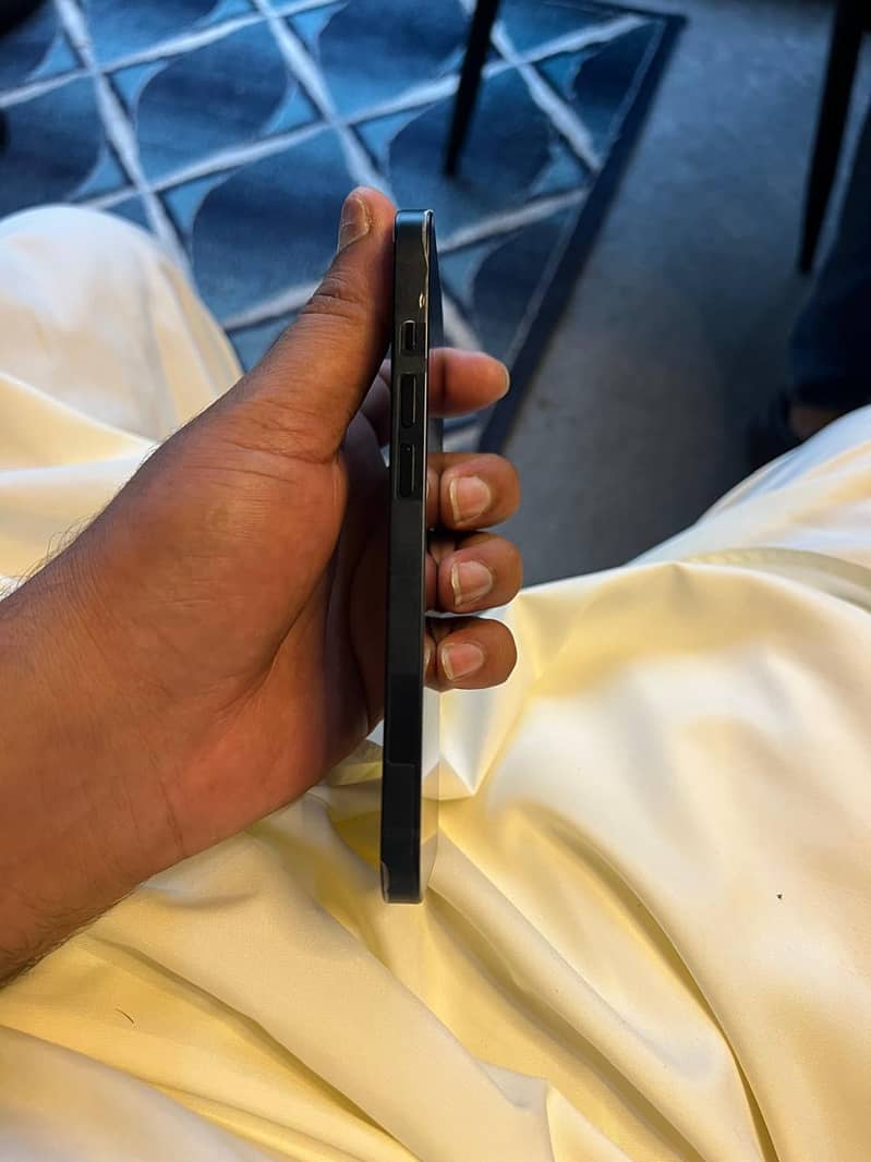 Apple iPhone 14 4