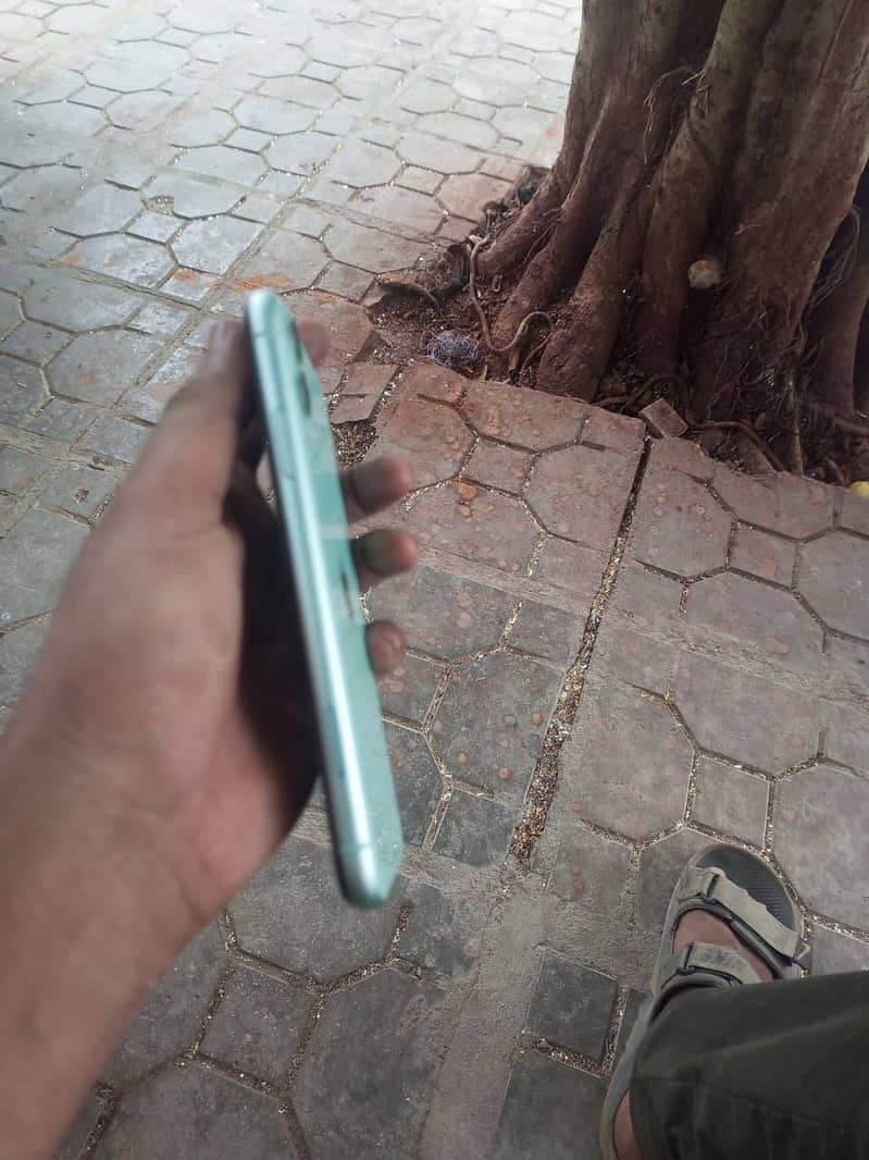 Apple iPhone 11 Pro 2