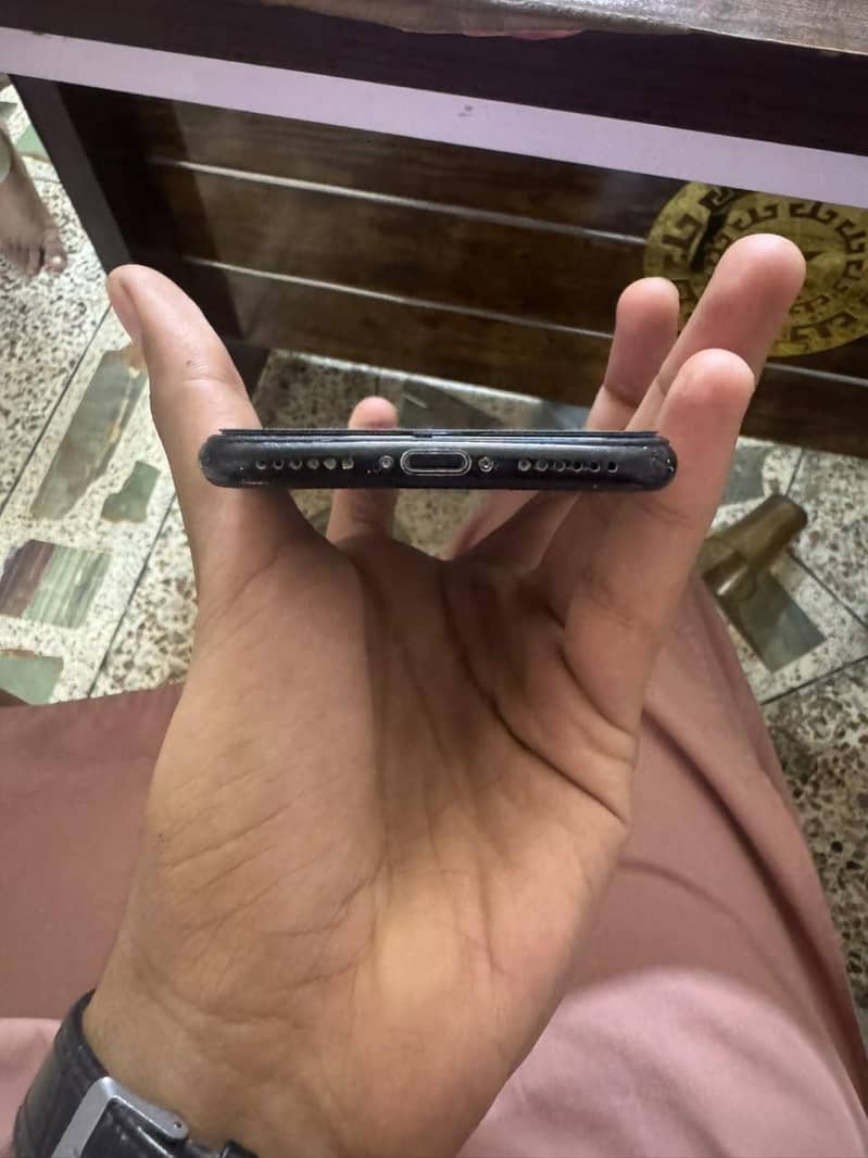 Apple iPhone 7 3