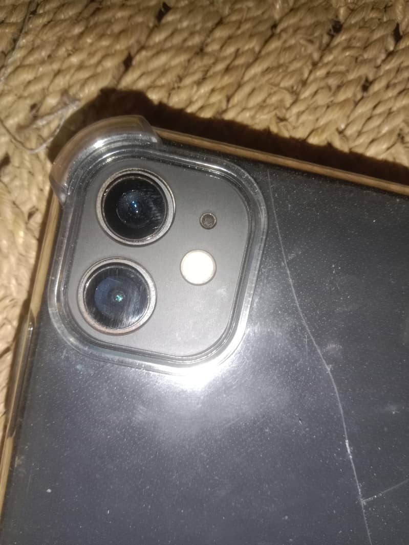 Apple iPhone 11 4