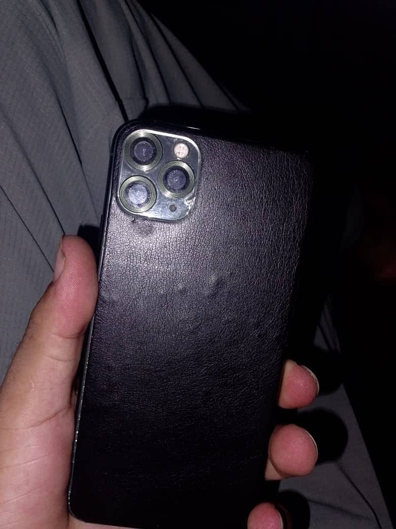 Apple iPhone 11 Pro Max 2