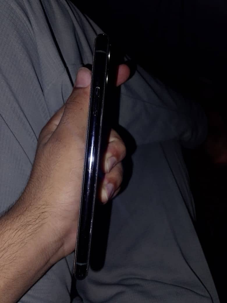 Apple iPhone 11 Pro Max 3