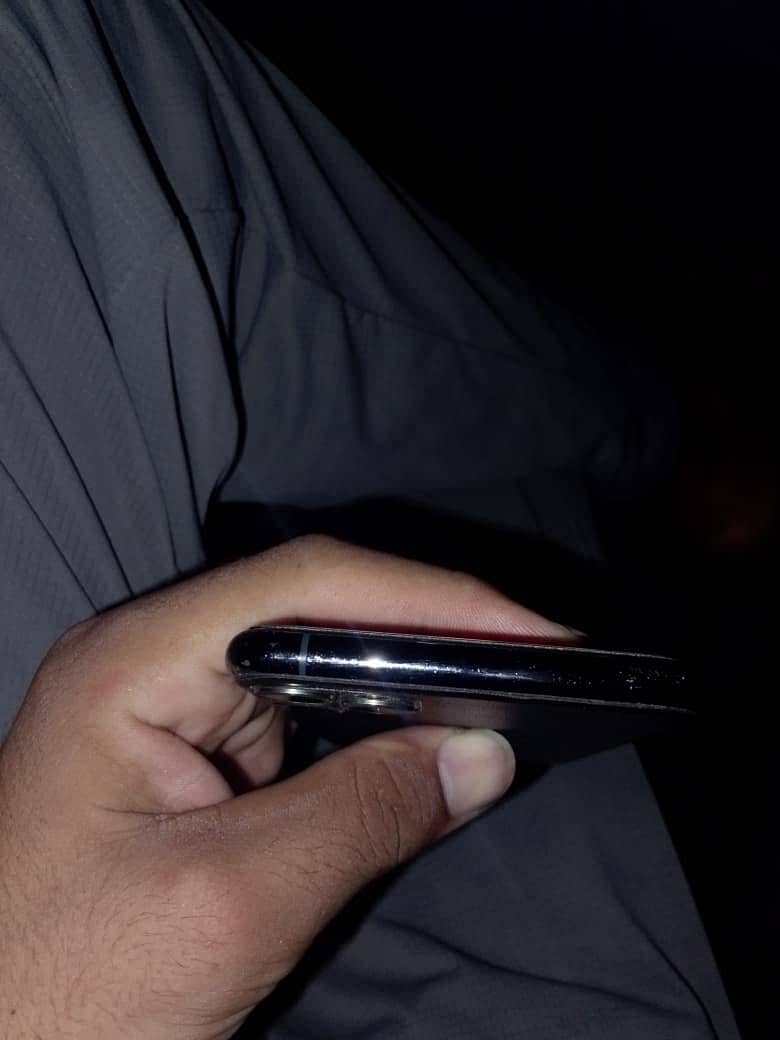 Apple iPhone 11 Pro Max 5