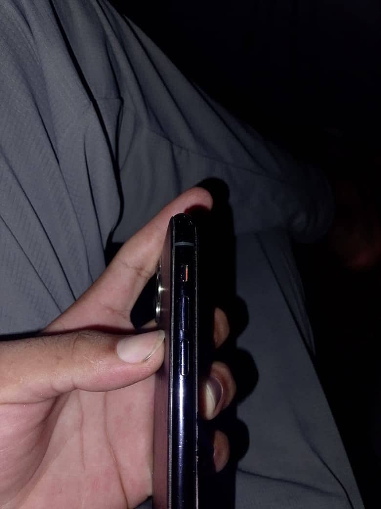 Apple iPhone 11 Pro Max 7