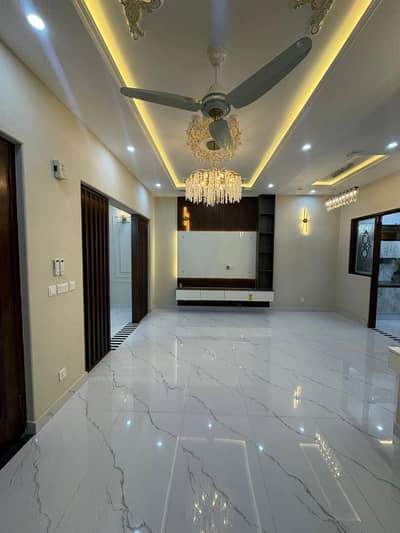 5 MARLA BRAND NEW HOUSE FOR SALE IN EDEN BOULEVARD COLLEGE ROAD LAHORE.