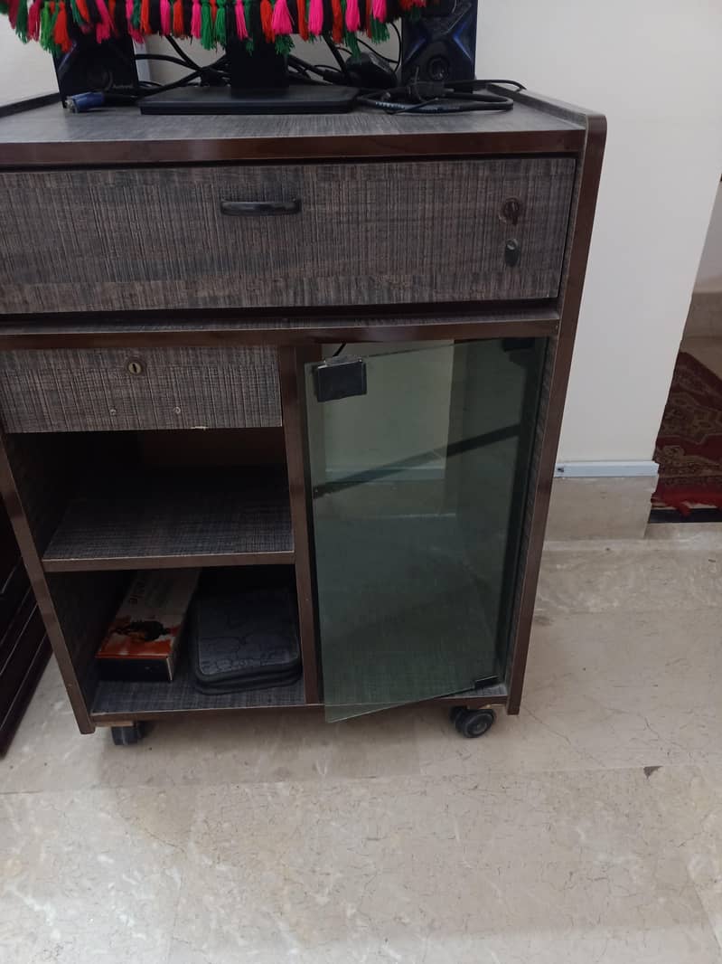 computer table for sell 10/9 condition 0