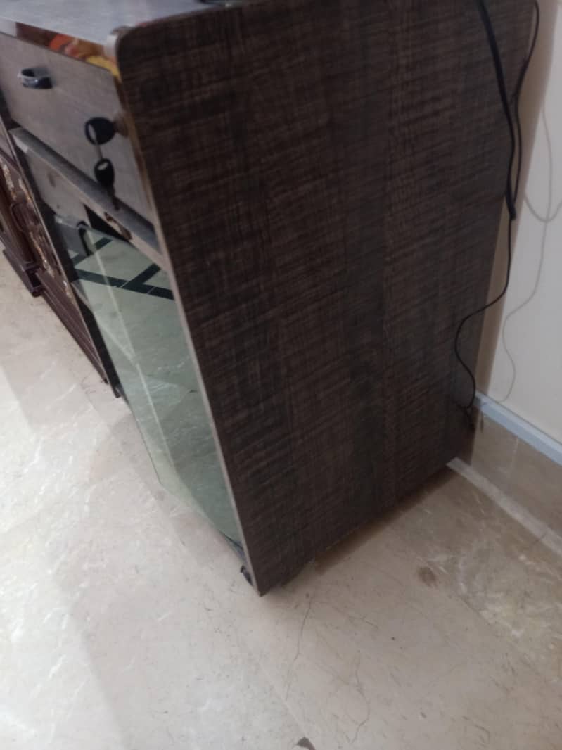 computer table for sell 10/9 condition 1