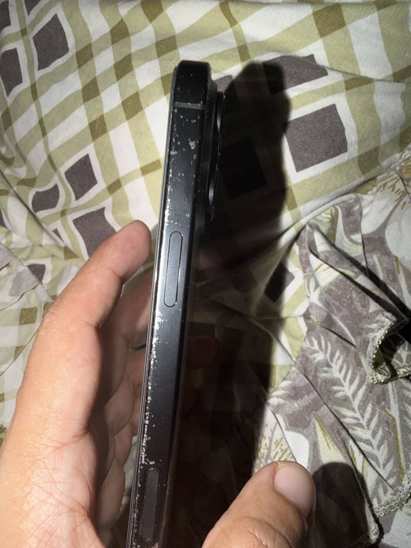 Apple iPhone 16 Pro Max 0