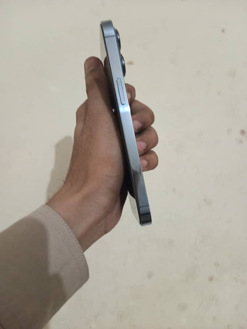 Apple iPhone 13 Pro 2