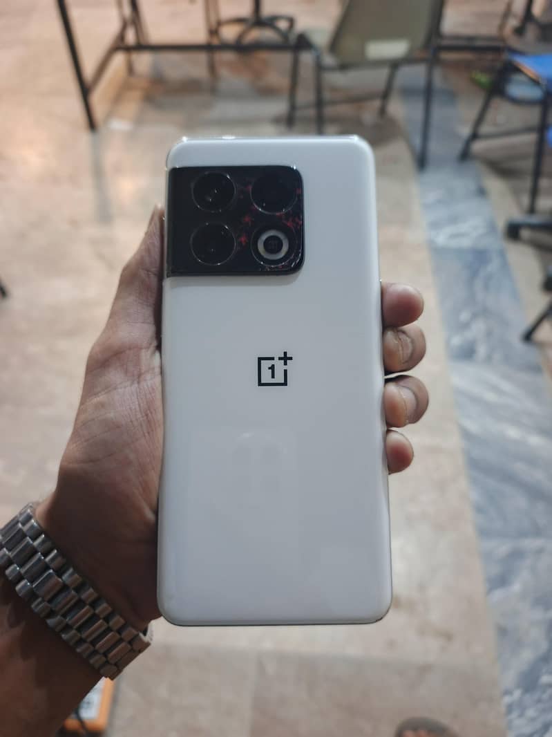 One Plus 10 Pro 1