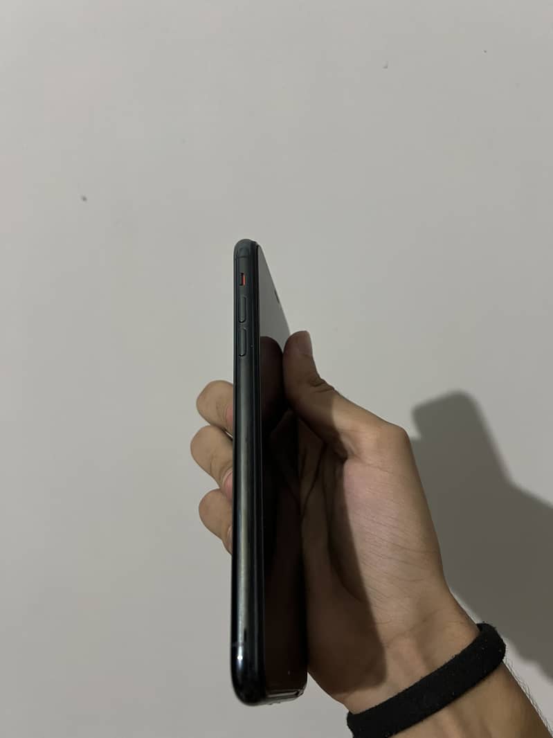 Apple iPhone 11 Pro Max 6