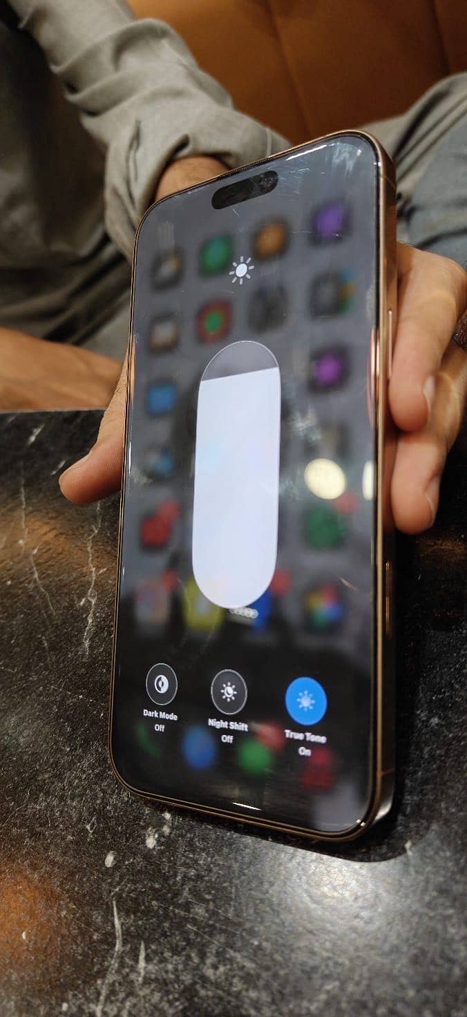 Apple iPhone 16 Pro Max 4