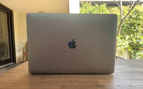 MacBook Pro 2019 15" | Core i9 | 32GB RAM | 512GB SSD | 4GB Dedicated