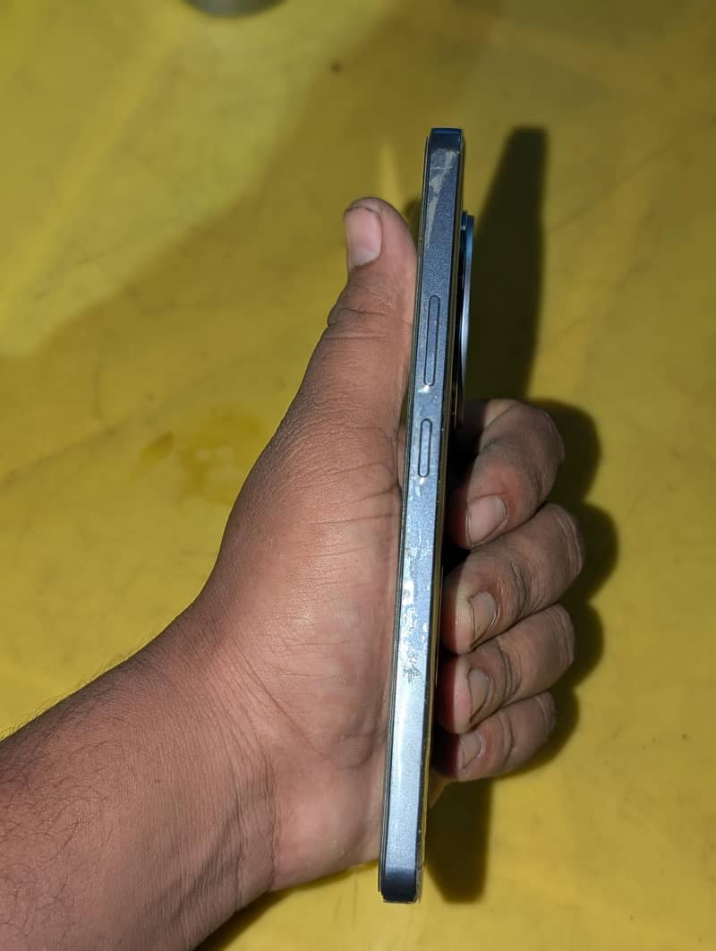 Realme 13 Plus 3