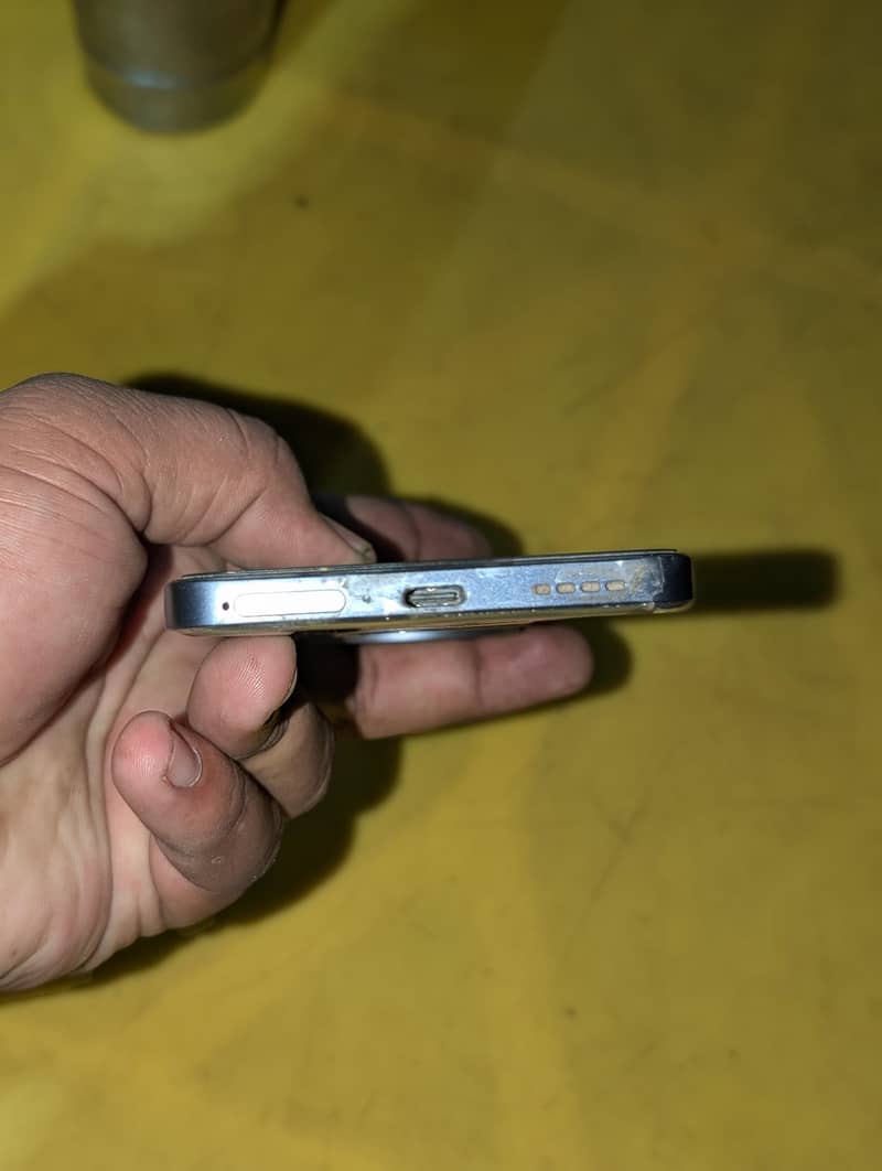 Realme 13 Plus 4