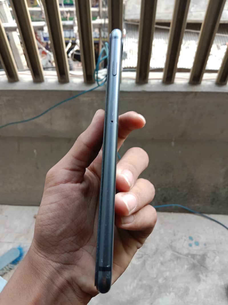 Apple iPhone 8 Plus 1