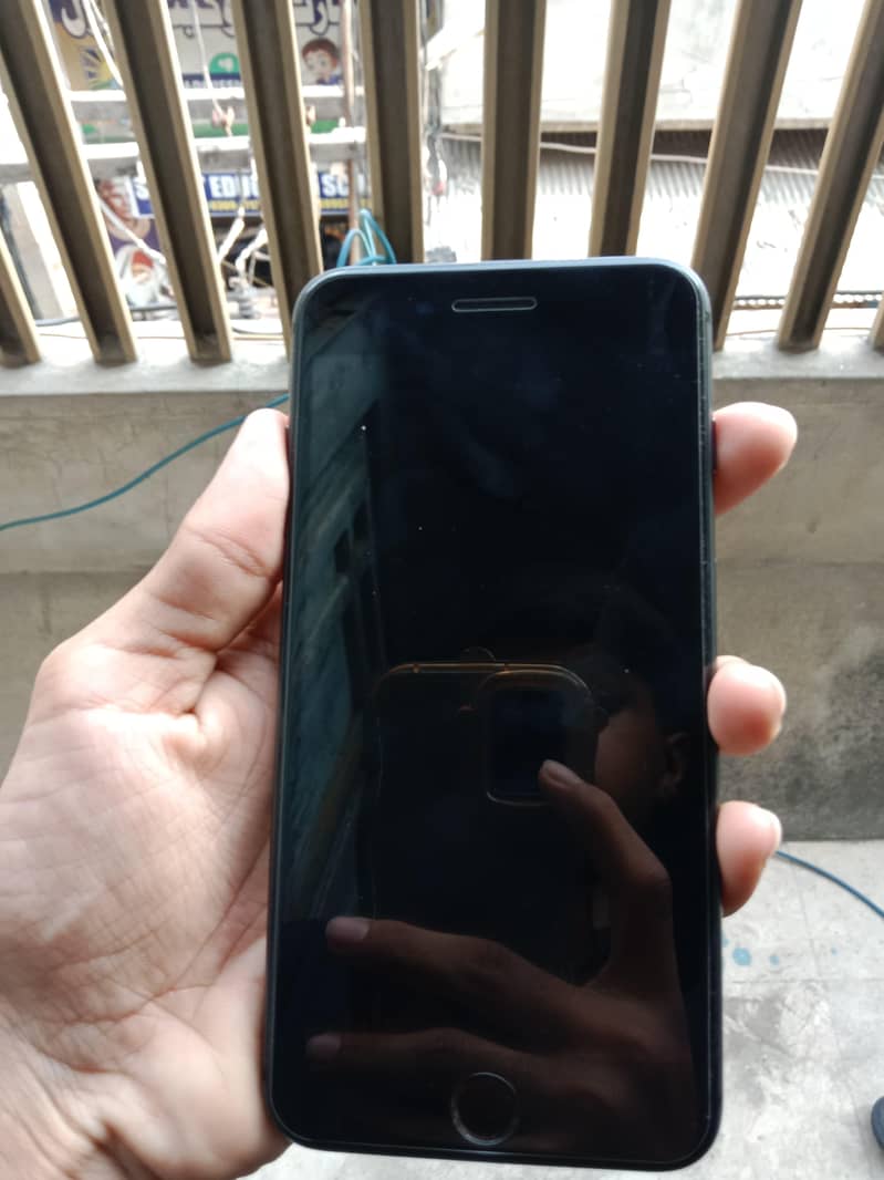 Apple iPhone 8 Plus 2