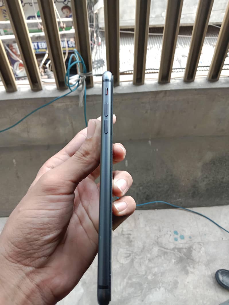 Apple iPhone 8 Plus 3