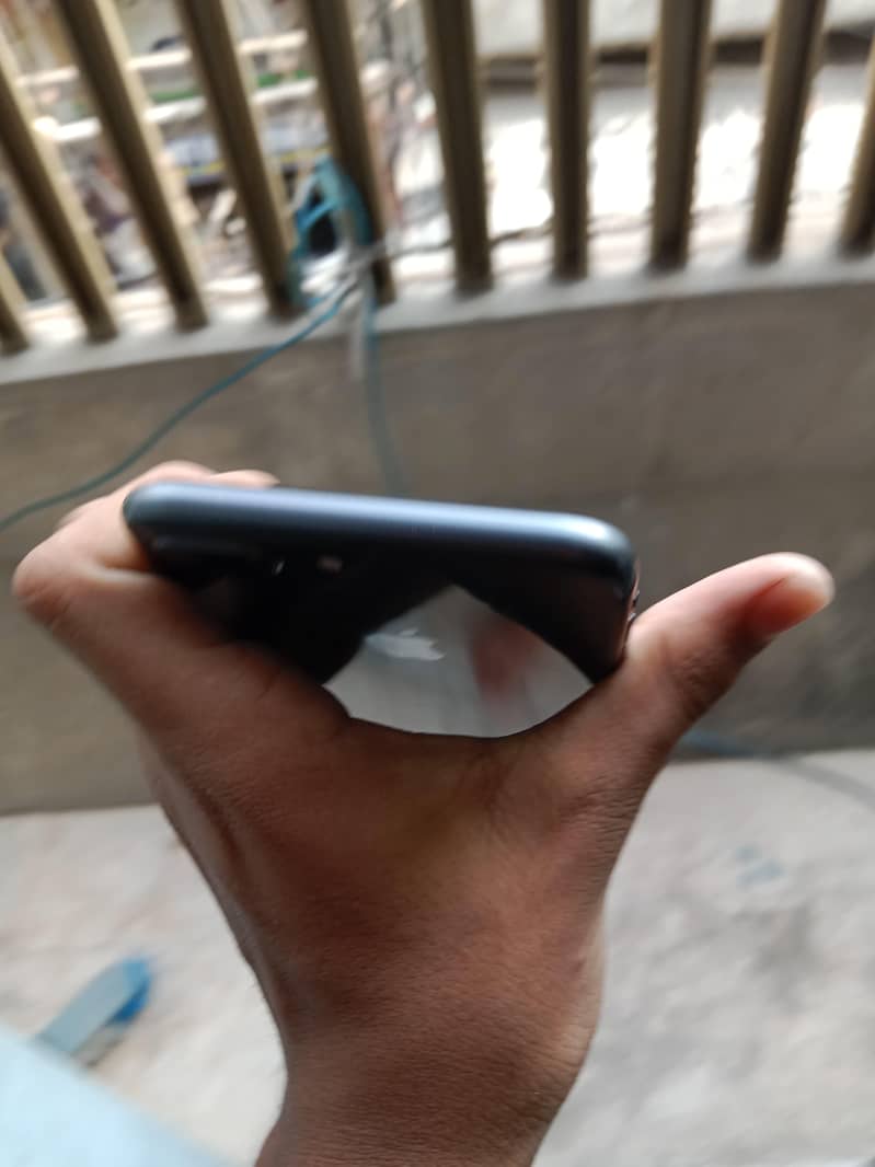 Apple iPhone 8 Plus 4