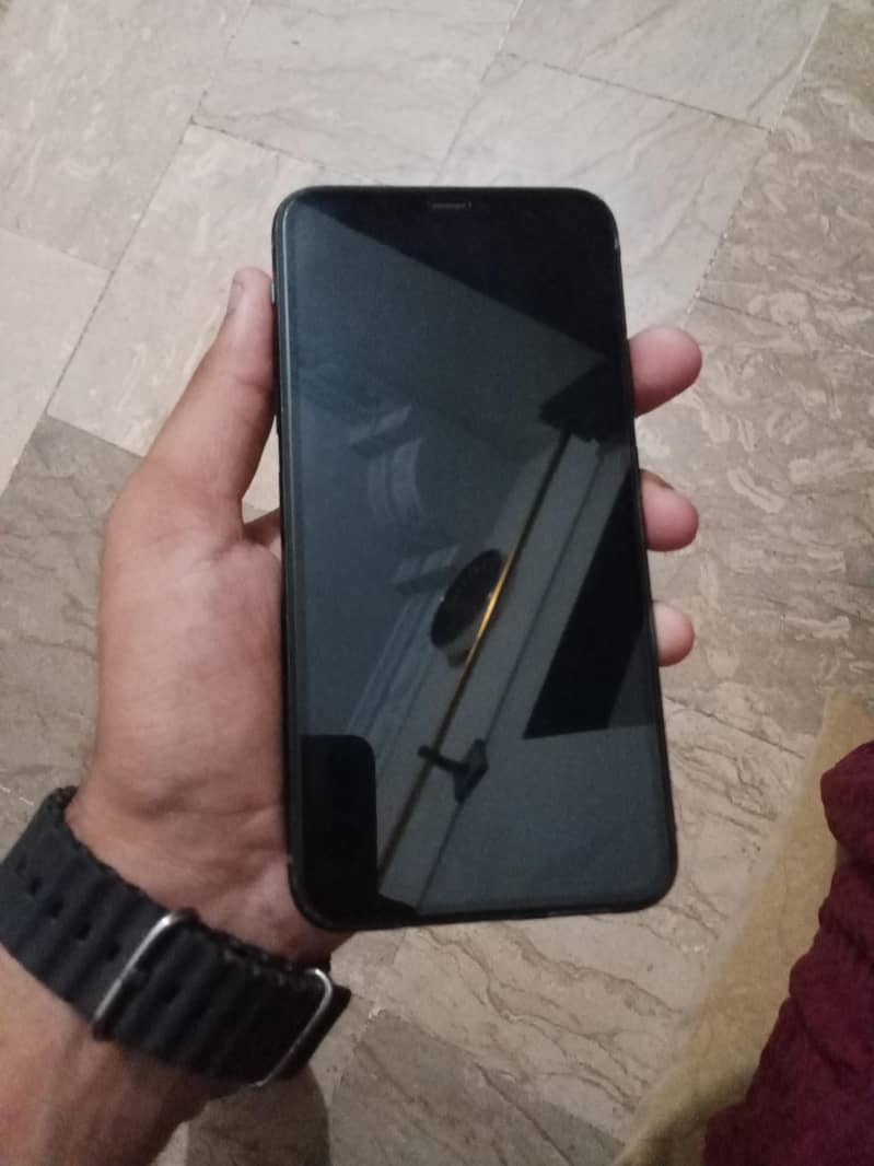 Apple iPhone 11 Pro Max 2