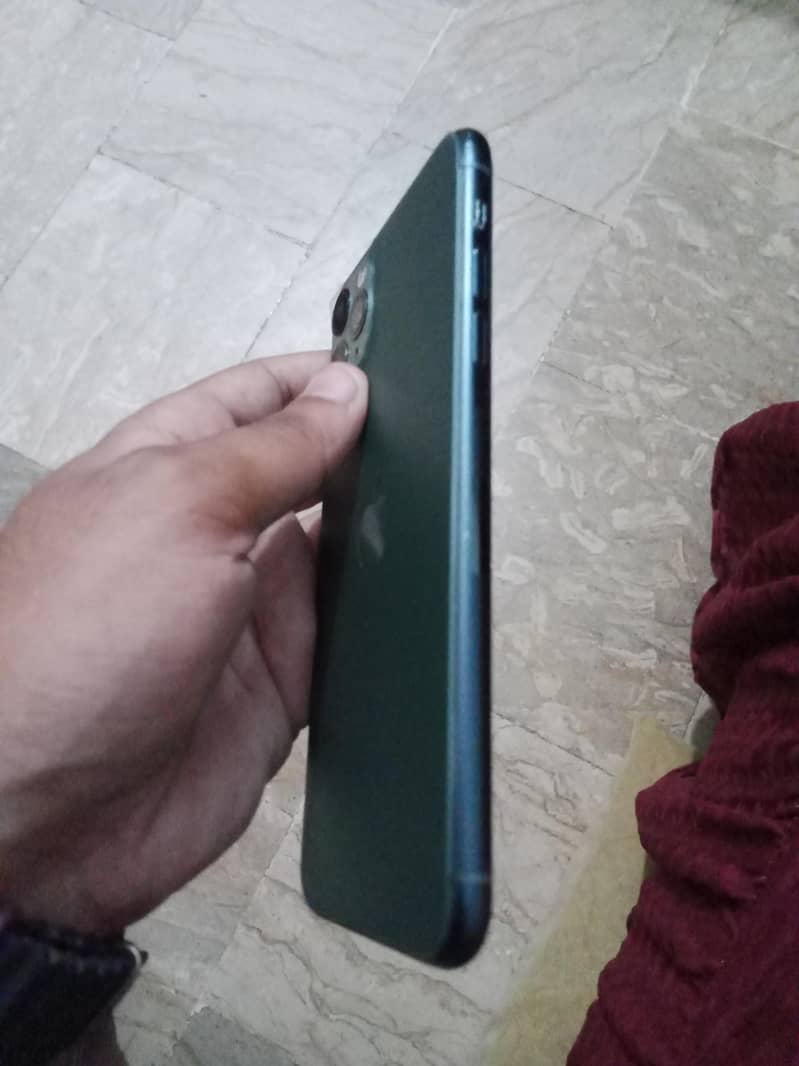 Apple iPhone 11 Pro Max 4