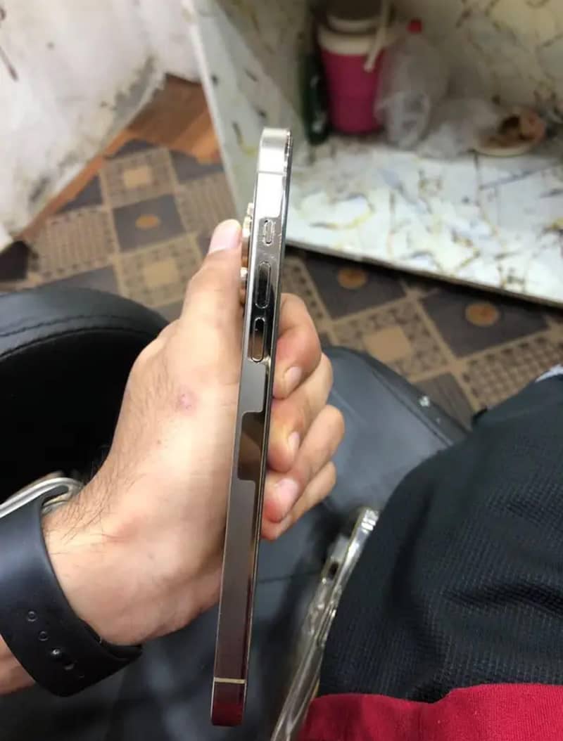 iPhone 14 pro max 5