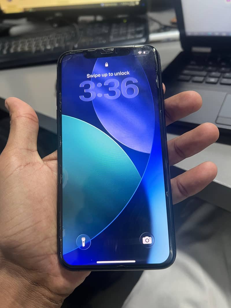 Apple iPhone 11 Pro Max 2