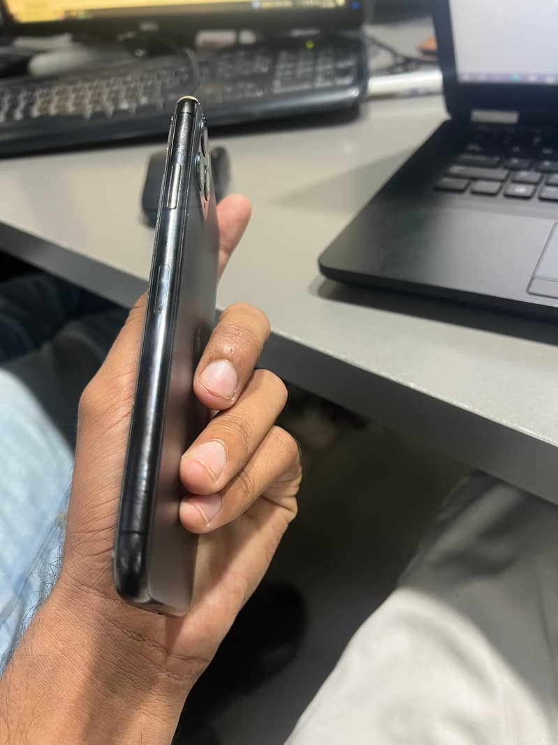 Apple iPhone 11 Pro Max 3