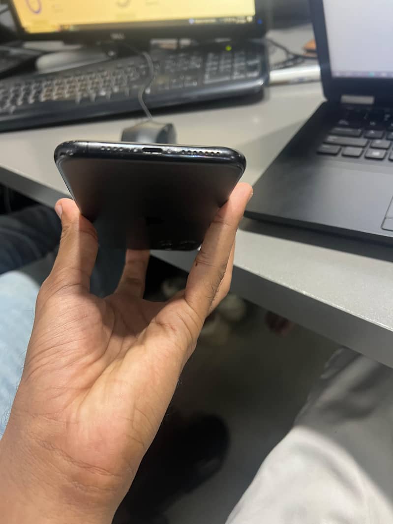 Apple iPhone 11 Pro Max 4