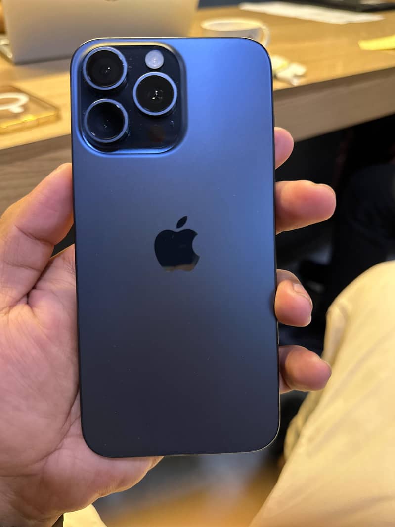 Apple iPhone 15 Pro Max 0
