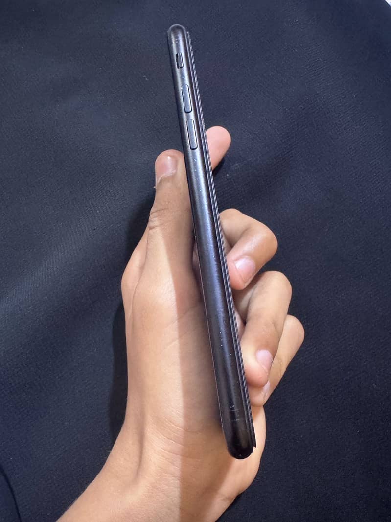 Apple iPhone 7 2