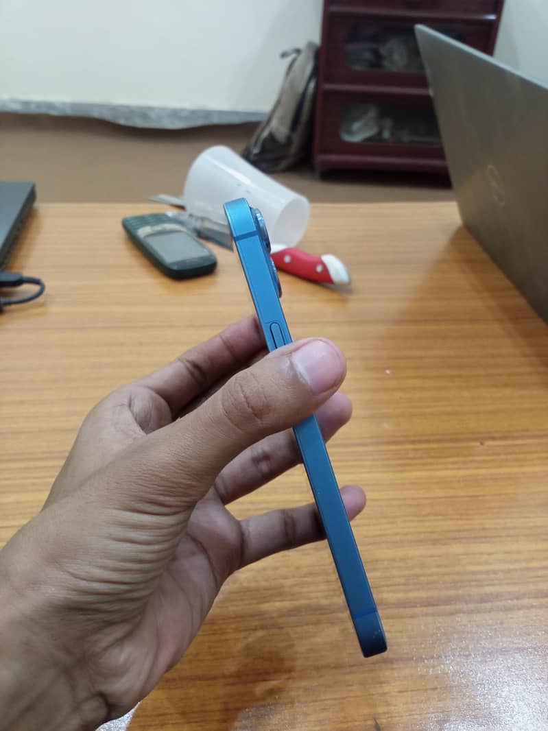 Apple iPhone 13 2