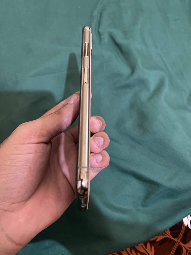 Apple iPhone XS Max 1