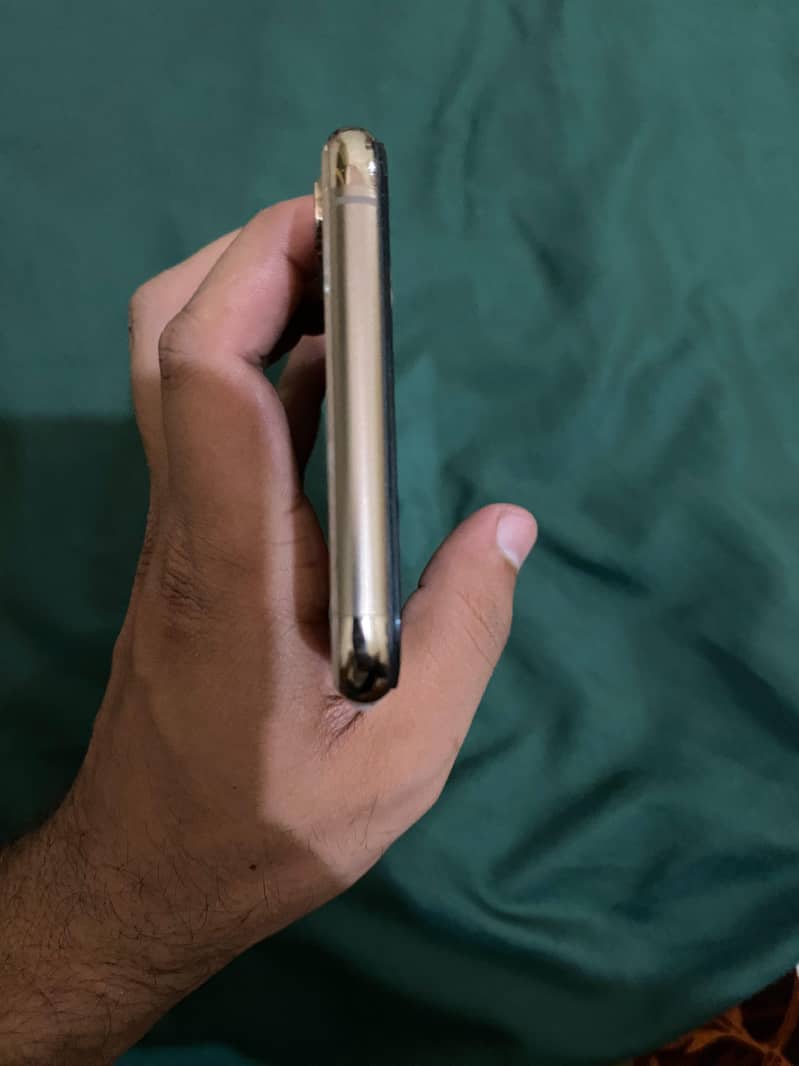Apple iPhone XS Max 3