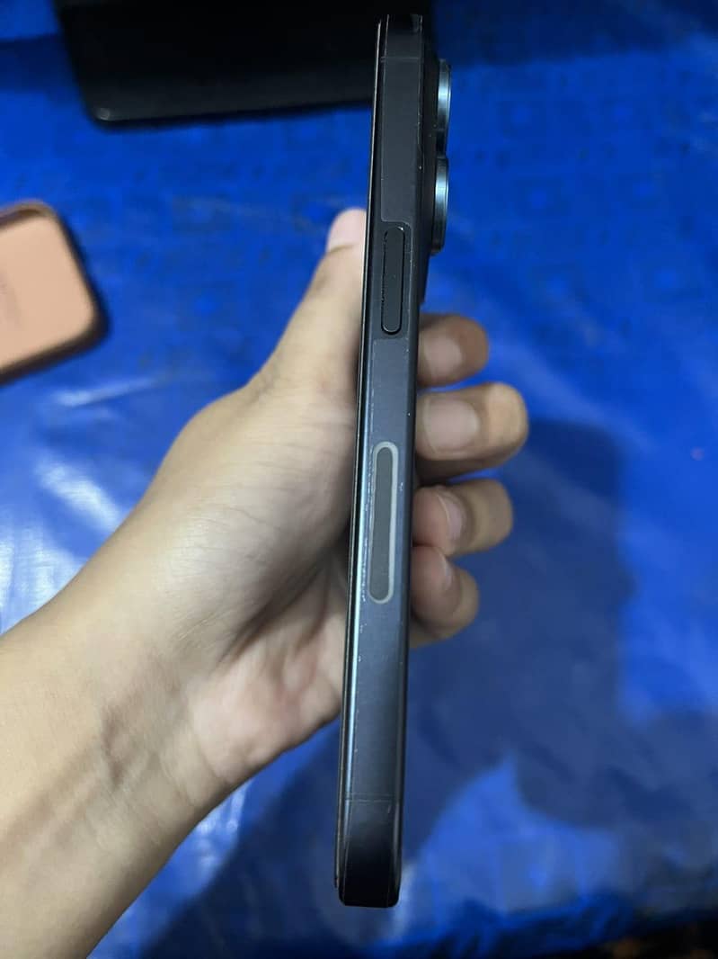 Apple iPhone 15 Pro 2