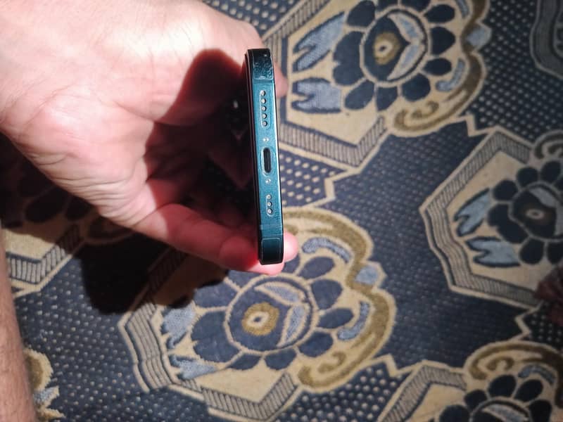 Apple iPhone 13 3